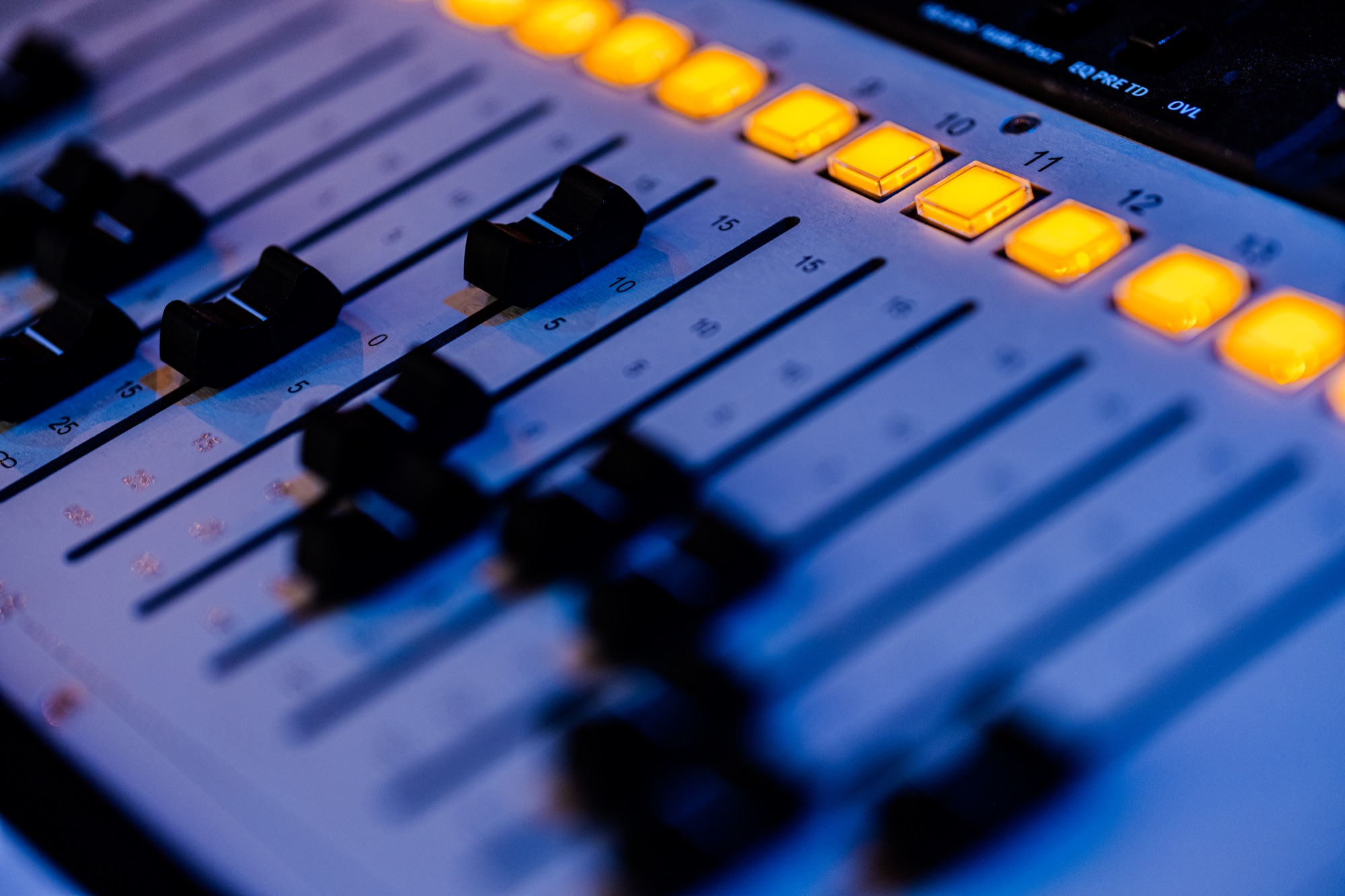Detail der analogen Faderbank